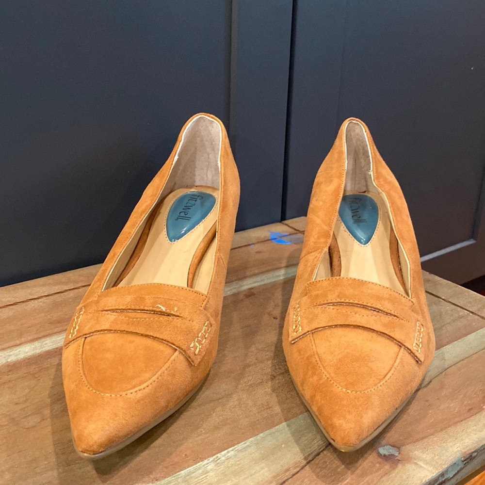 Fitzwell size 7W camel or tan suede super comfortable stylish pumps.